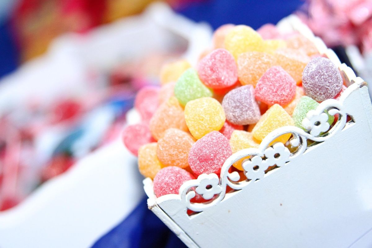 ¿Le darías 16 cucharadas de azúcar a tu hijo? Este dulce común en fiestas escolares lo equivale