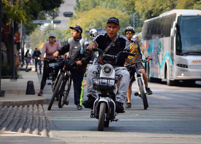 ¡No a las placas! Protesta contra reforma de micromovilidad sacude al Congreso capitalino