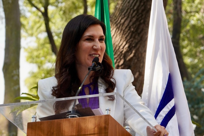 Kenia López Rabadán evoca a Gómez Morín ante reforma electoral